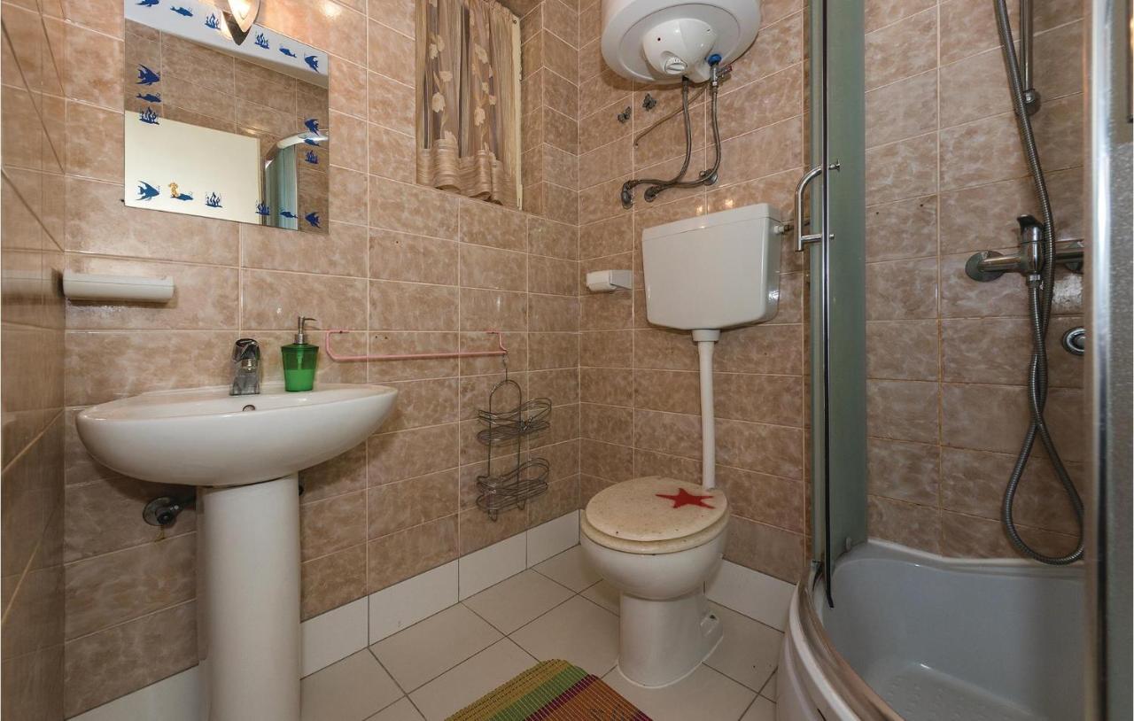 Beautiful Apartment In Rogoznica With Wifi Bagian luar foto